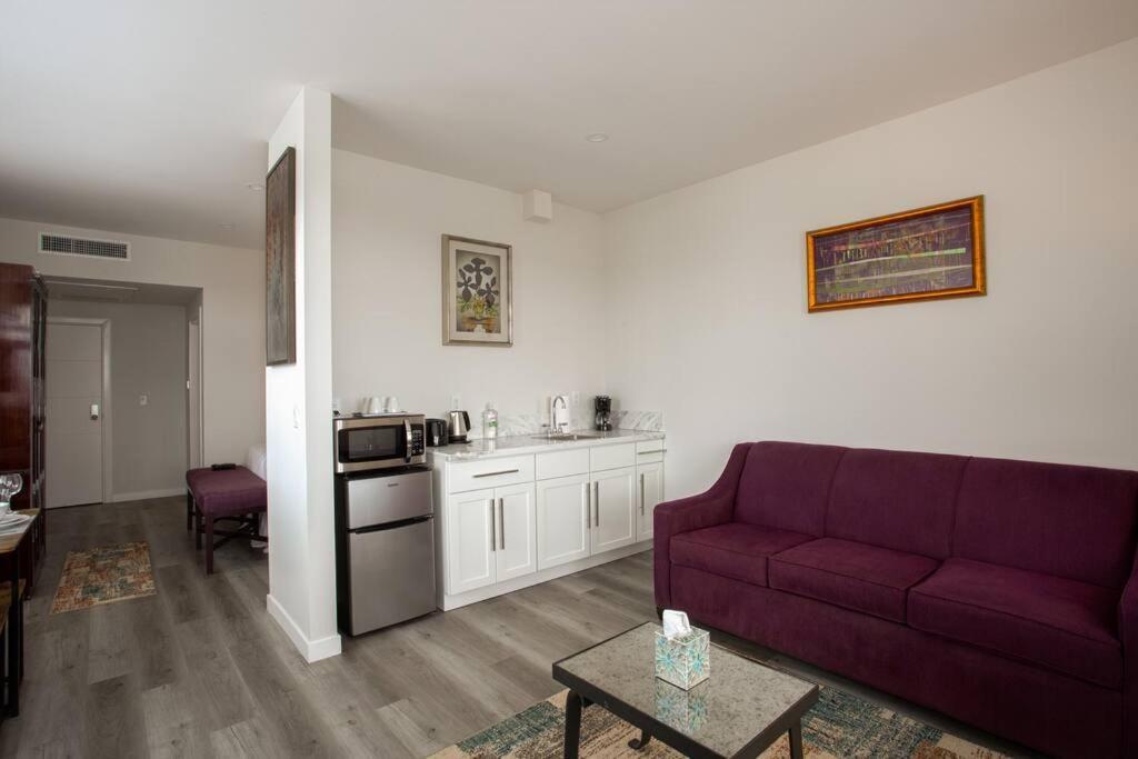 One Bedroom With Luxurious Furnitures San Diego