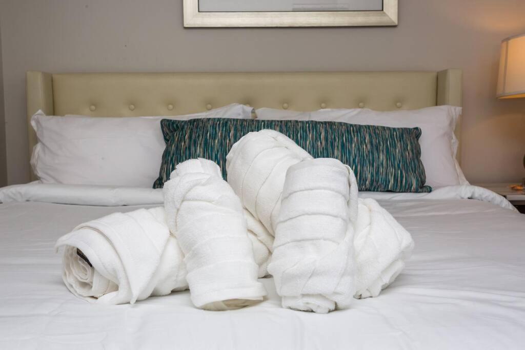 One Bedroom With Luxurious Furnitures Inn *