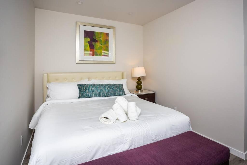 One Bedroom With Luxurious Furnitures *
