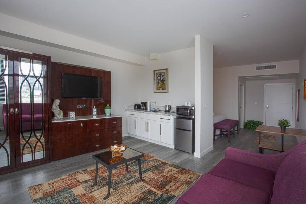 Cali King Size One Bedroom Luxurious In Dtsd San Diego