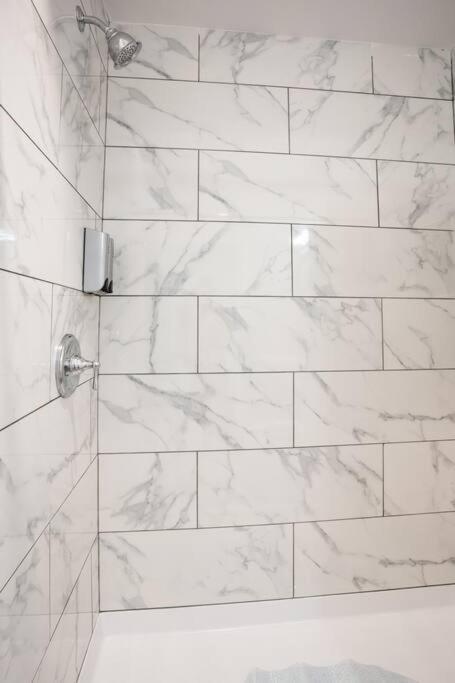 Cali King Size One Bedroom Luxurious In Dtsd *