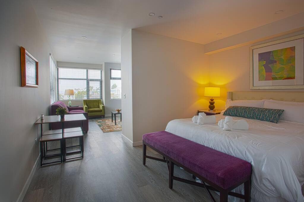 Cali King Size One Bedroom Luxurious In Dtsd Apartment