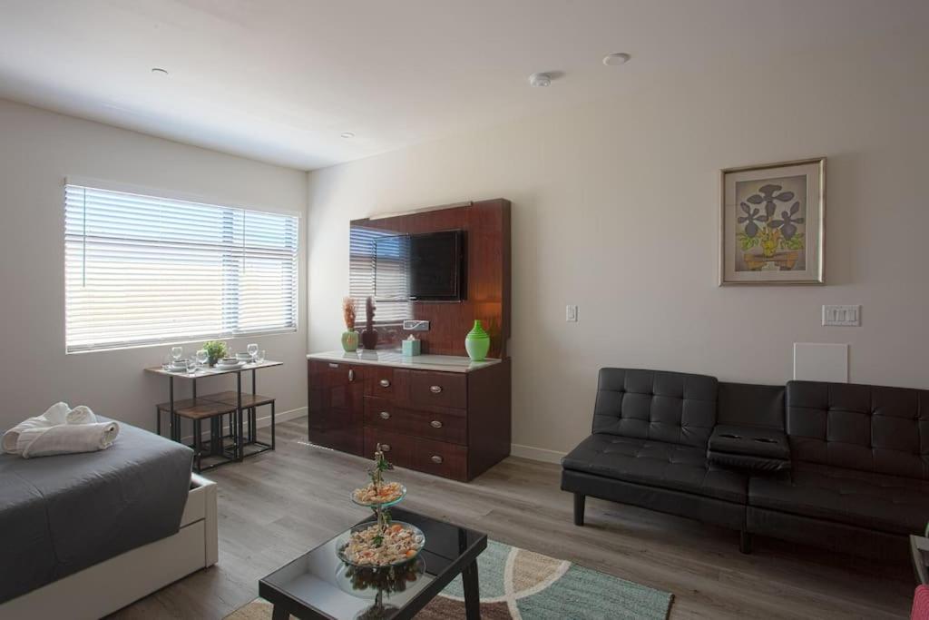 Apartment Lovely W Full Kitchen In Heart Of