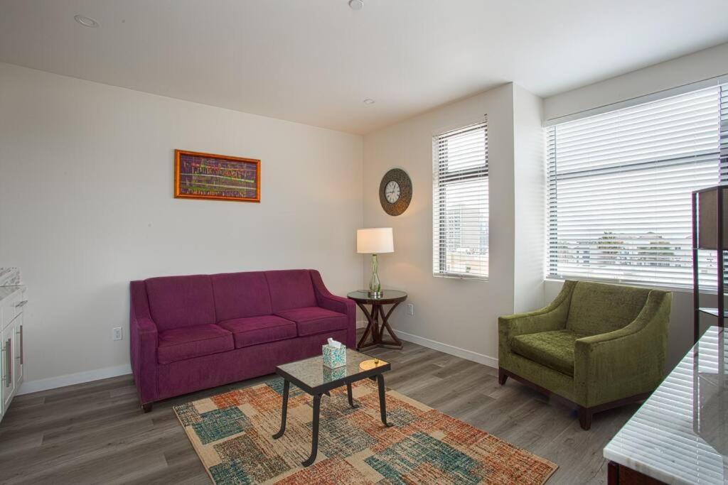 Inn One Bedroom With Luxurious Furnitures San Diego