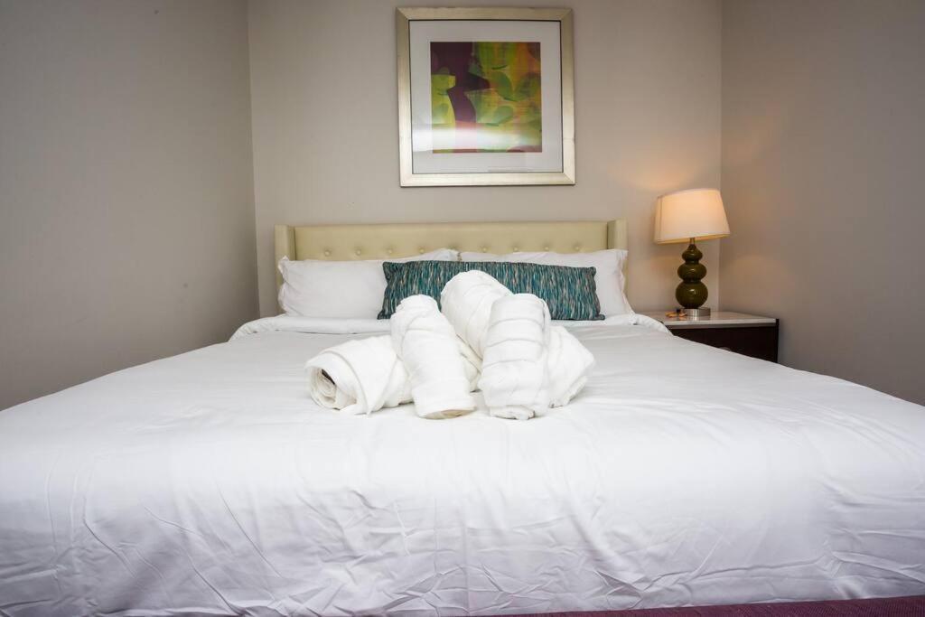 Inn One Bedroom With Luxurious Furnitures *