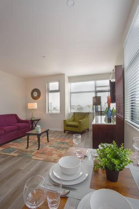 One Bedroom With Luxurious Furnitures * San Diego