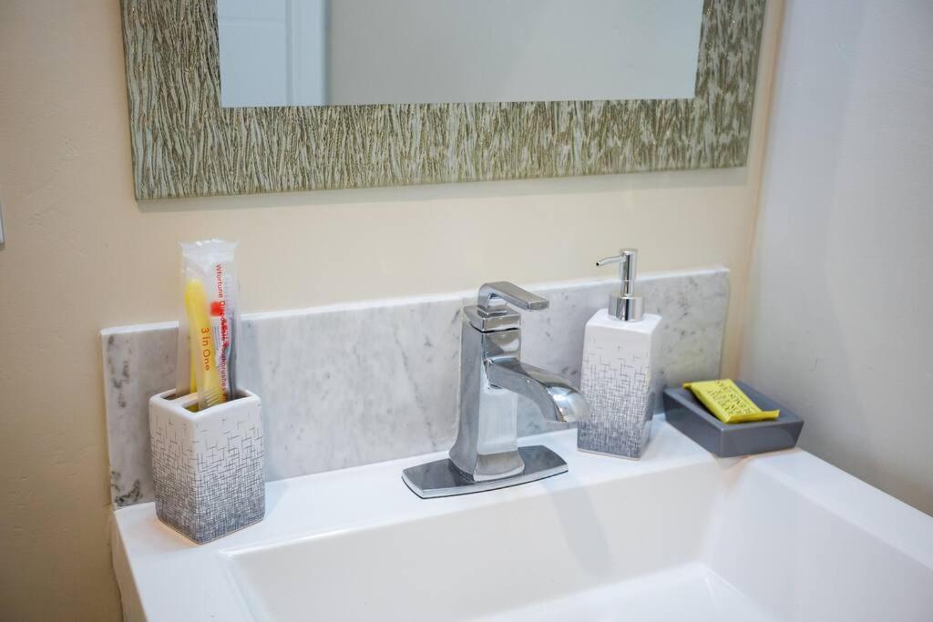 1-bedroom With Cali King Size Bed In