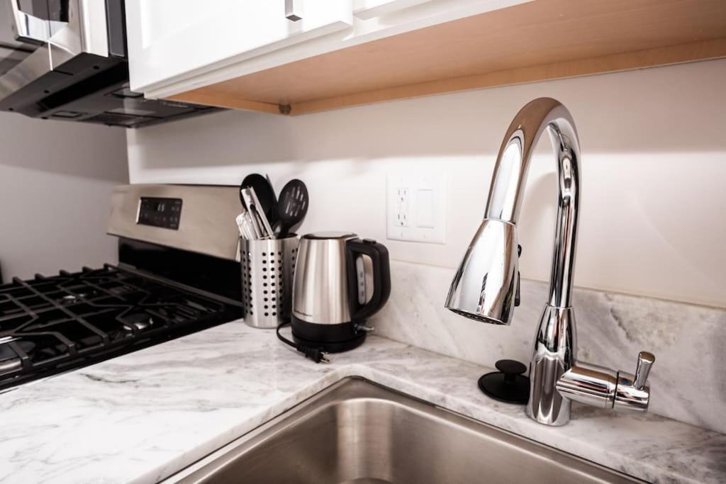 Lovely W Full Kitchen In Heart Of * San Diego