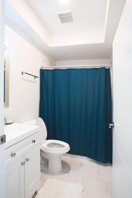 Lovely W Full Kitchen In Heart Of * San Diego