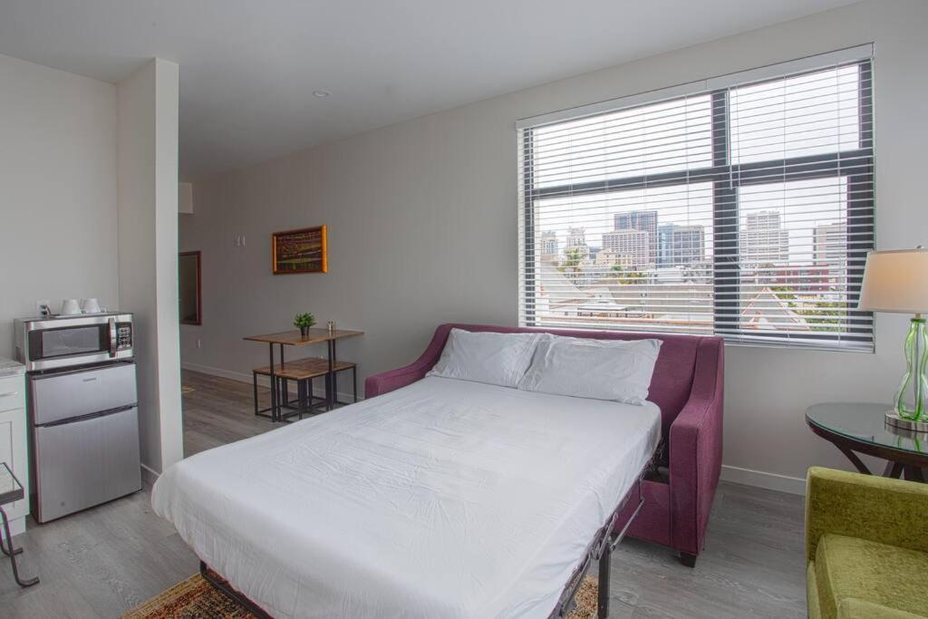 Cali King Size One Bedroom Luxurious In Dtsd * San Diego