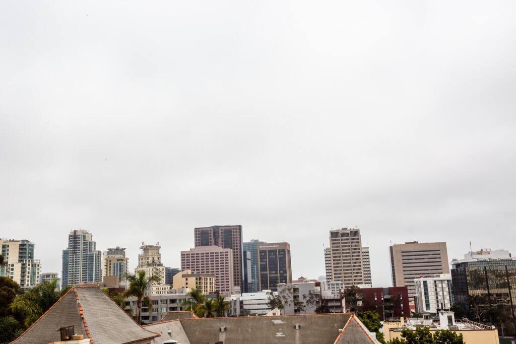 Cali King Size One Bedroom Luxurious In Dtsd Apartment