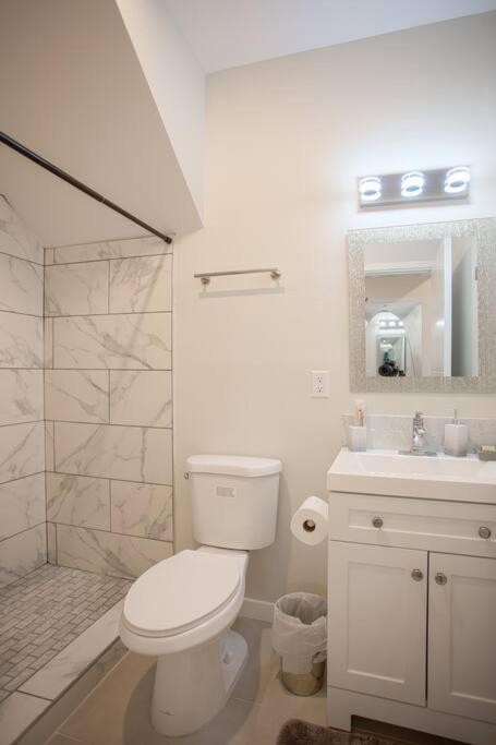 Apartamento 1-bedroom With Cali King Size Bed In *