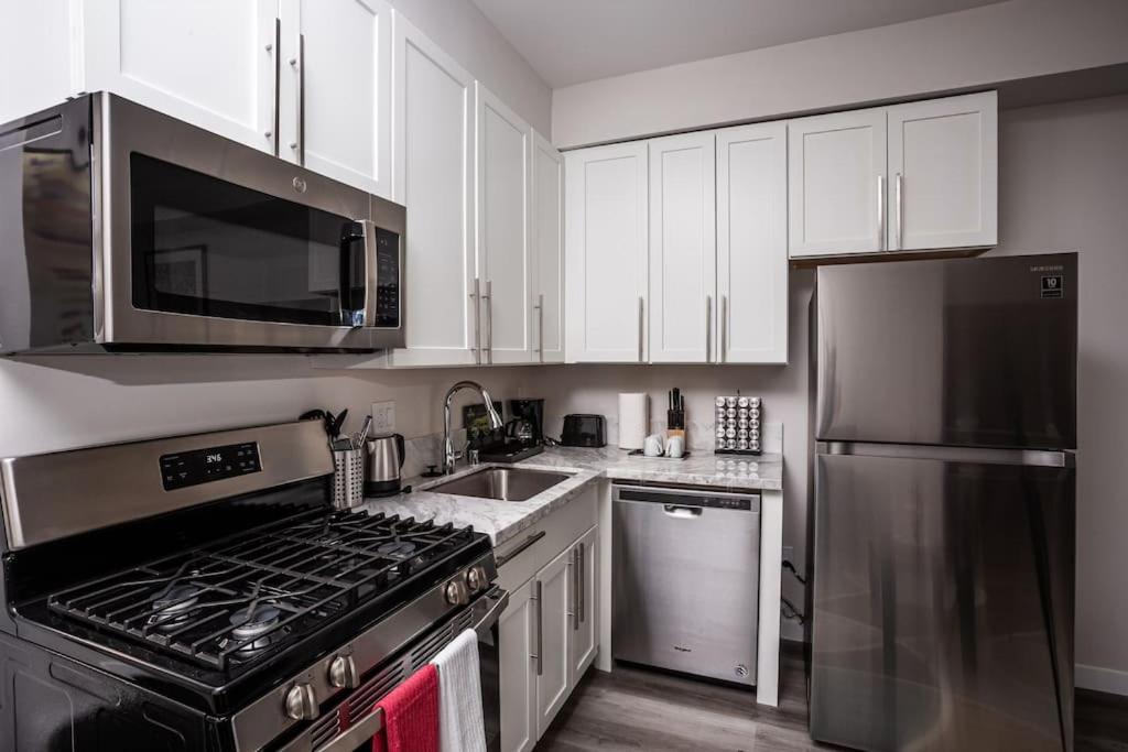 Lovely W Full Kitchen In Heart Of * San Diego