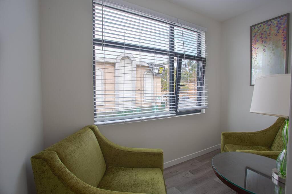 Comfy With Cali King Size Mattress Apartment San Diego