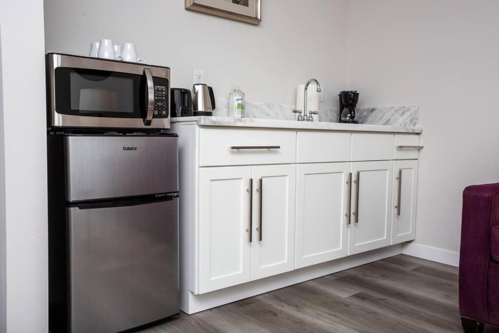 One Bedroom With Luxurious Furnitures San Diego