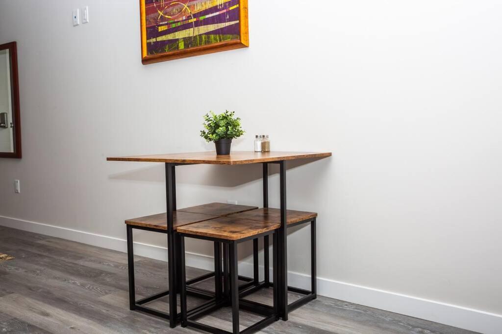 Cali King Size One Bedroom Luxurious In Dtsd Apartment San Diego