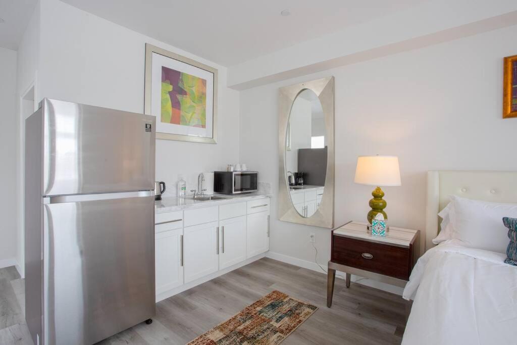 Apartment Comfy With Cali King Size Mattress