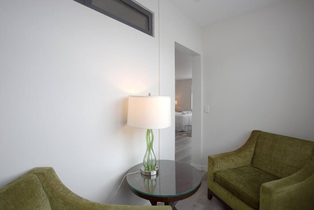 Apartment Comfy With Cali King Size Mattress *