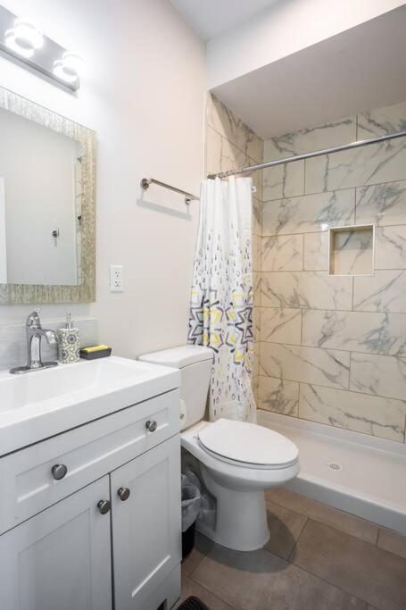 Centrally Located Cozy In Sd Apartment