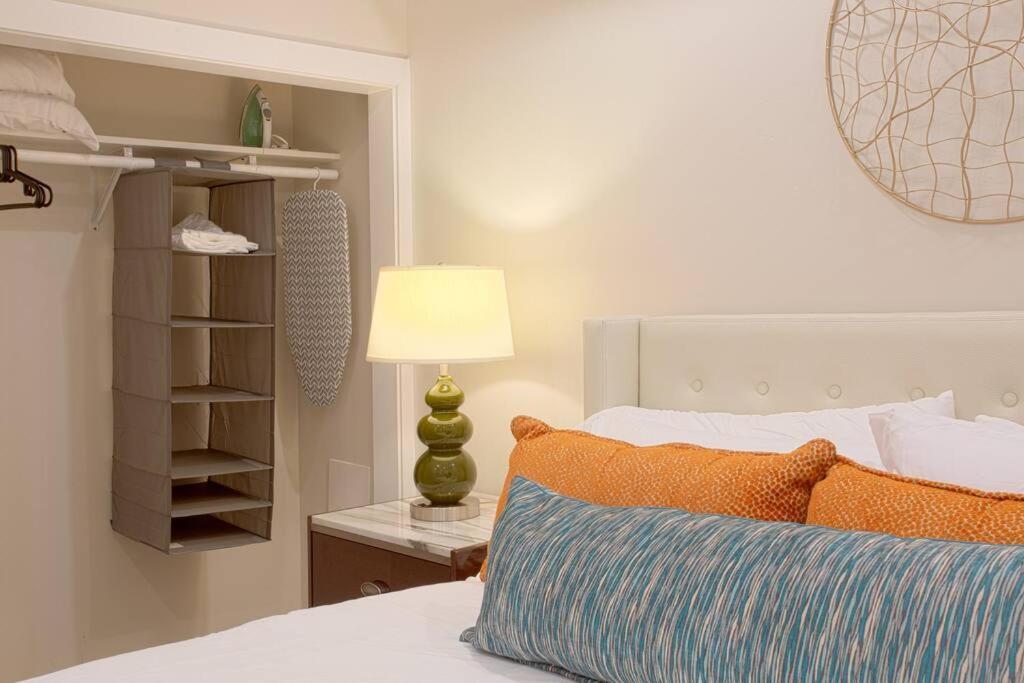 1-bedroom With Cali King Size Bed In