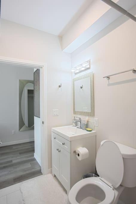 Lovely W Full Kitchen In Heart Of * San Diego