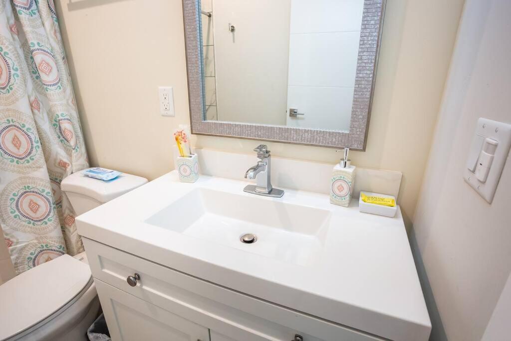Cali King Size One Bedroom Luxurious In Dtsd Apartment