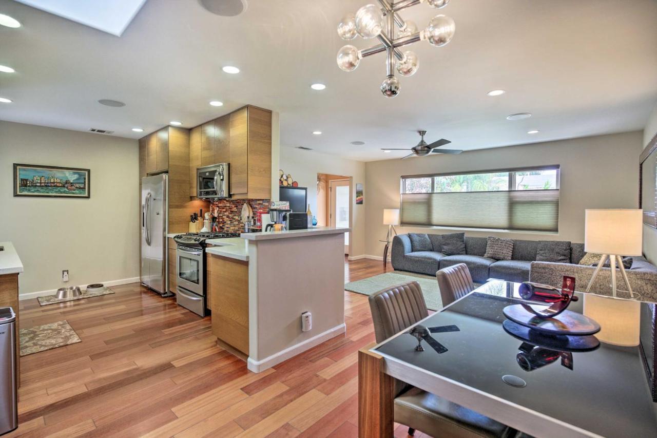 Holiday home Updated With Private Yard And Grill!