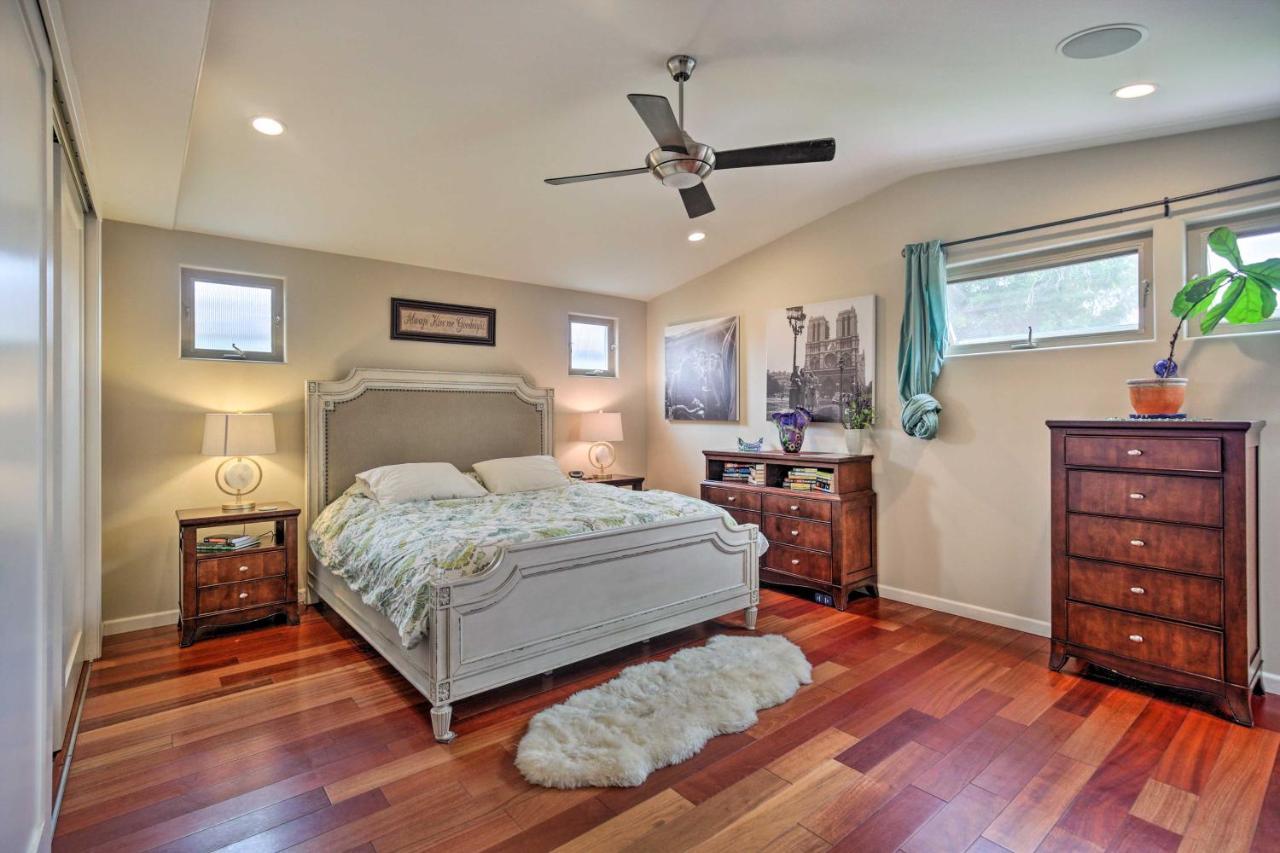 Holiday home Updated With Private Yard And Grill! *