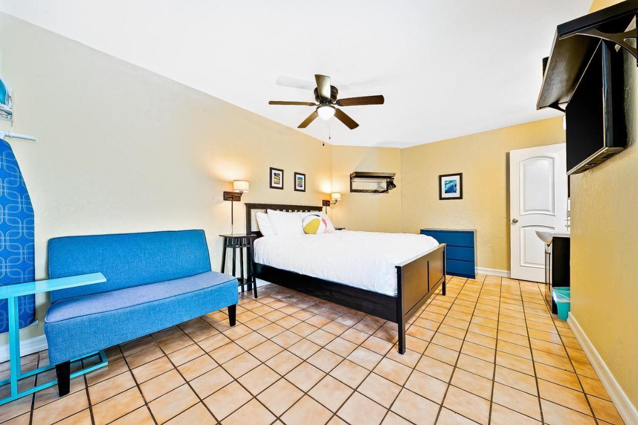 Beachy Bright Studio *