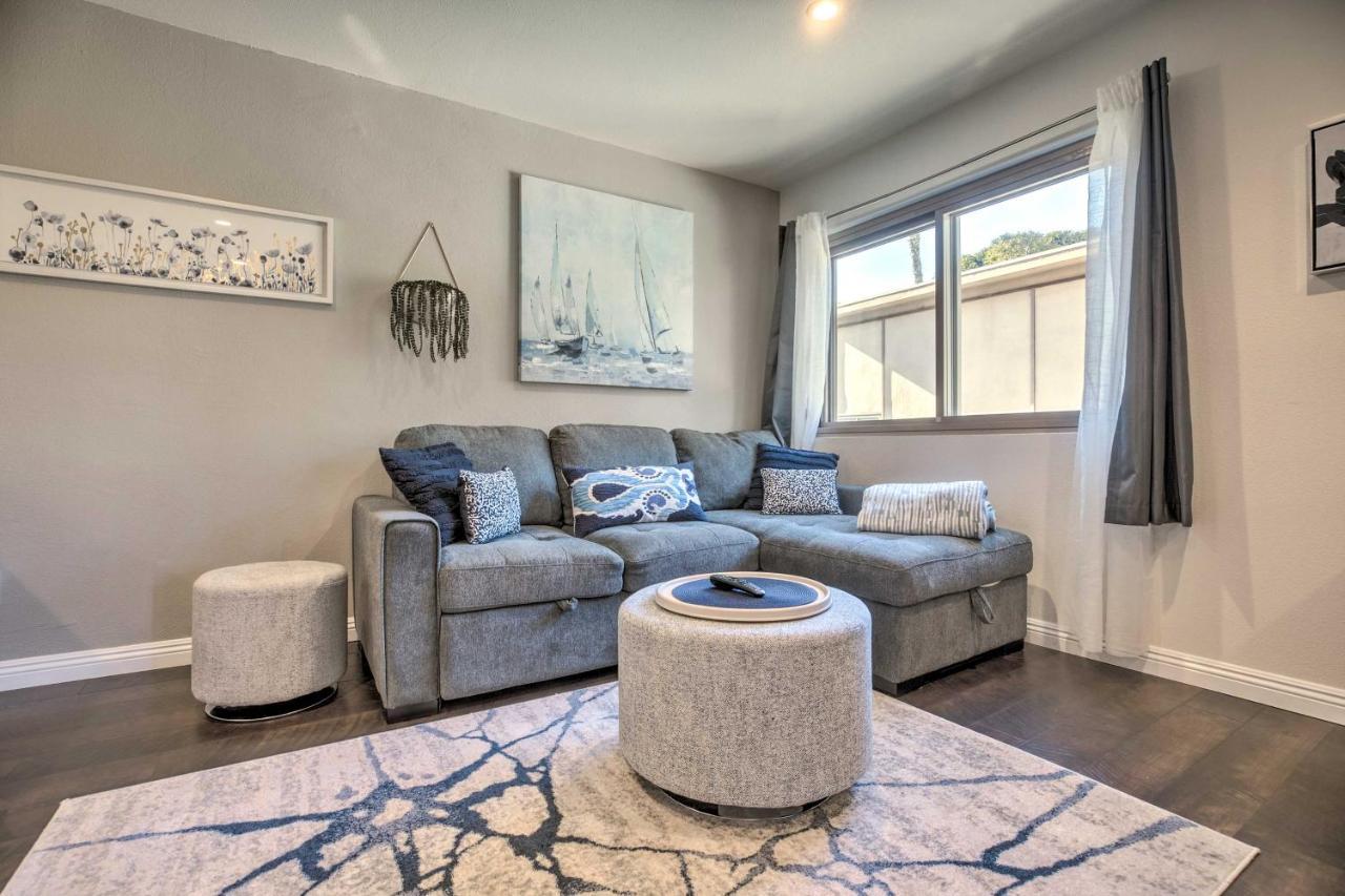 Apartment Contemporary Gem With Community Pool!