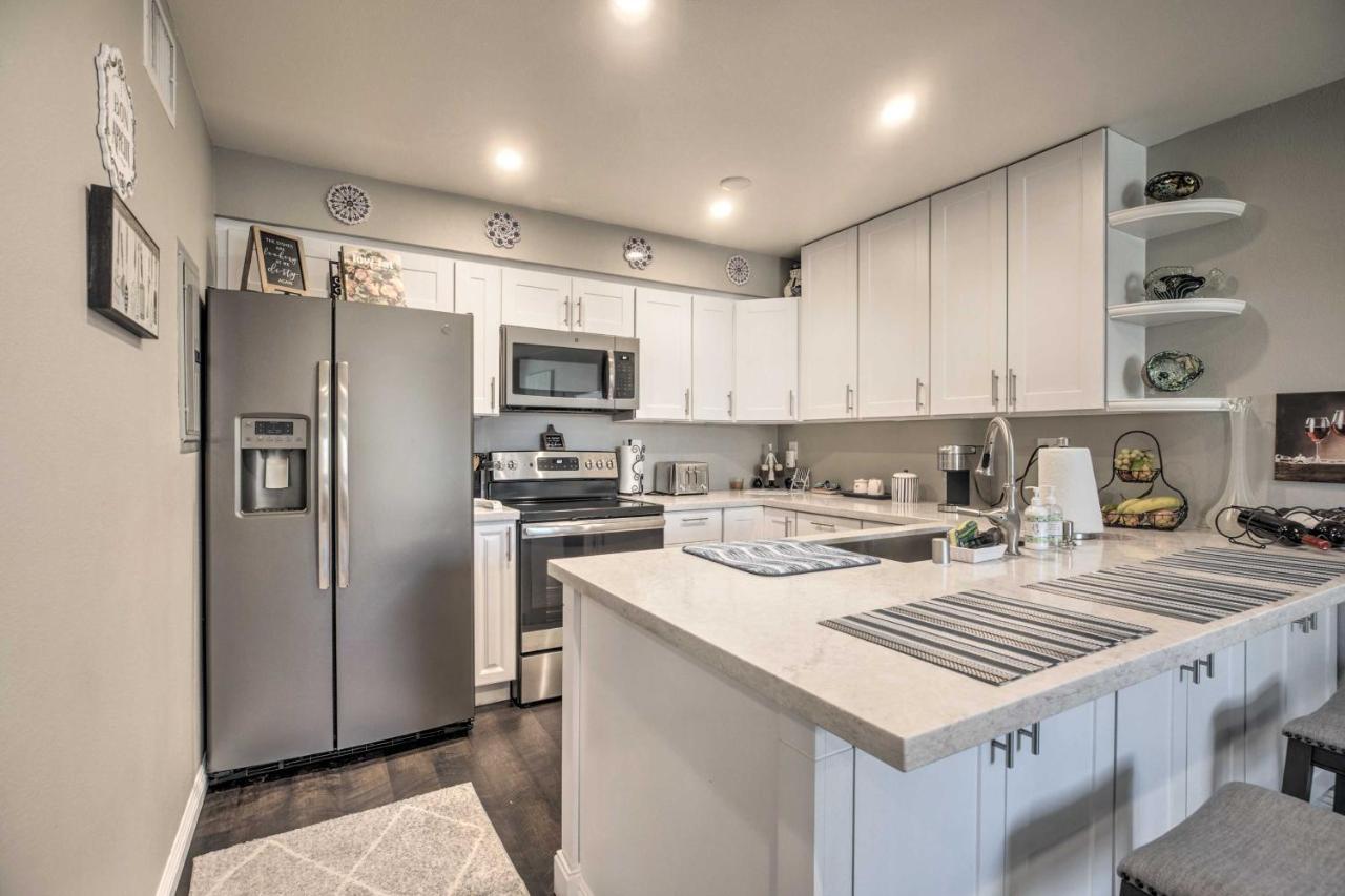 Apartment Contemporary Gem With Community Pool!