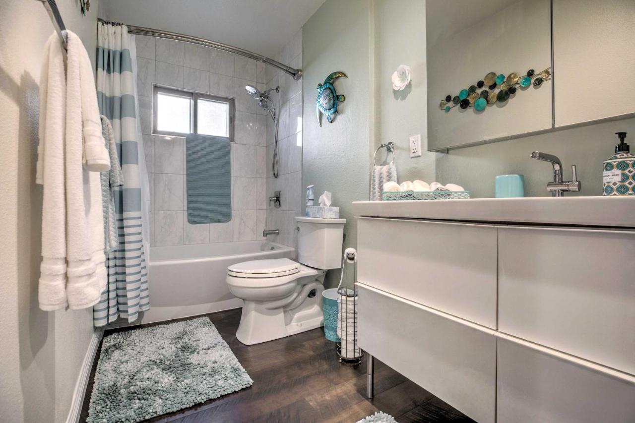 Contemporary Gem With Community Pool!
