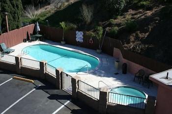 Motel Bay And 2*