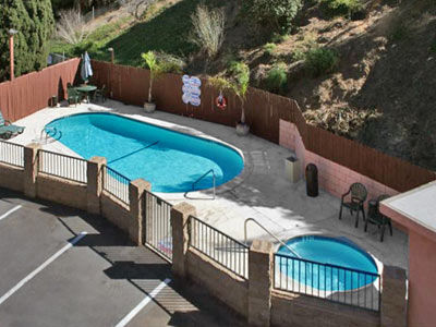 Bay And Motel 2*