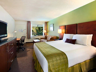 Hotel Ramada By Wyndham North & Conference Center 3*