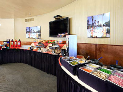 Ramada By Wyndham North & Conference Center Hotel 3*