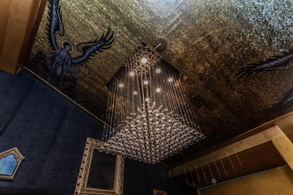 Gatsby Opulance In Old Town Near Marine Base * San Diego