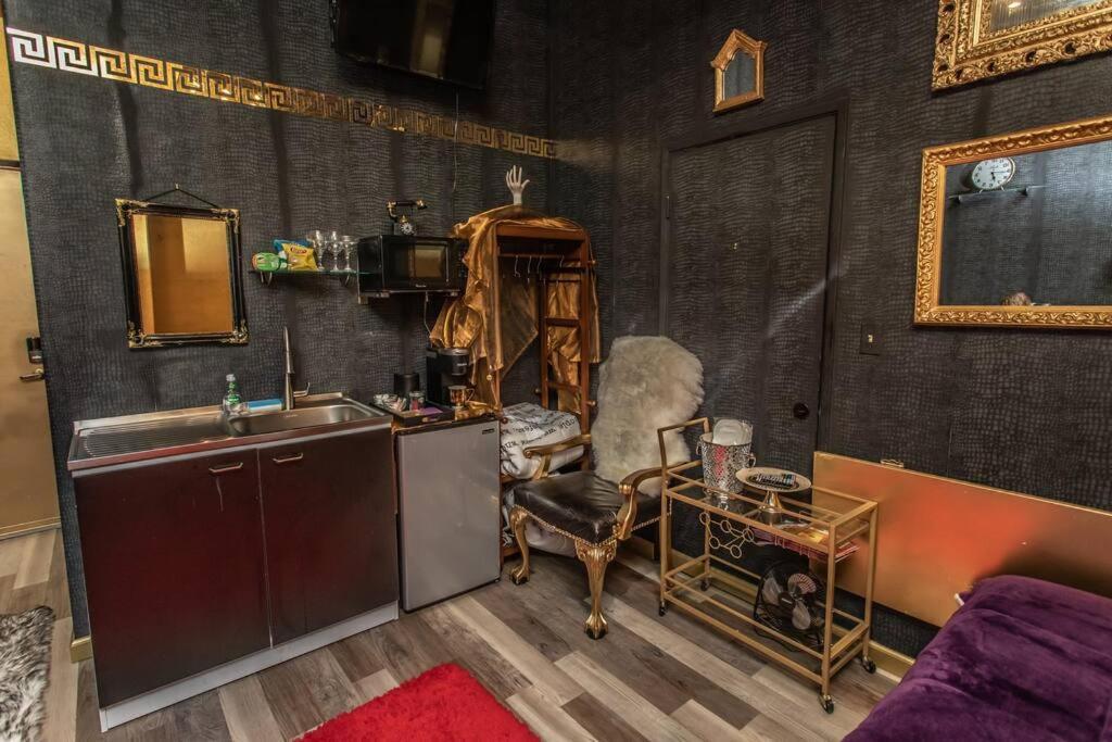 Gatsby Opulance In Old Town Near Marine Base * San Diego