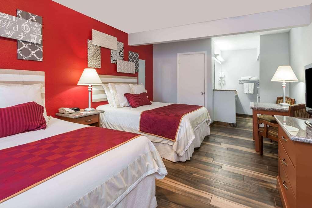 Ramada By Wyndham Near Seaworld / Mission Beach 2*