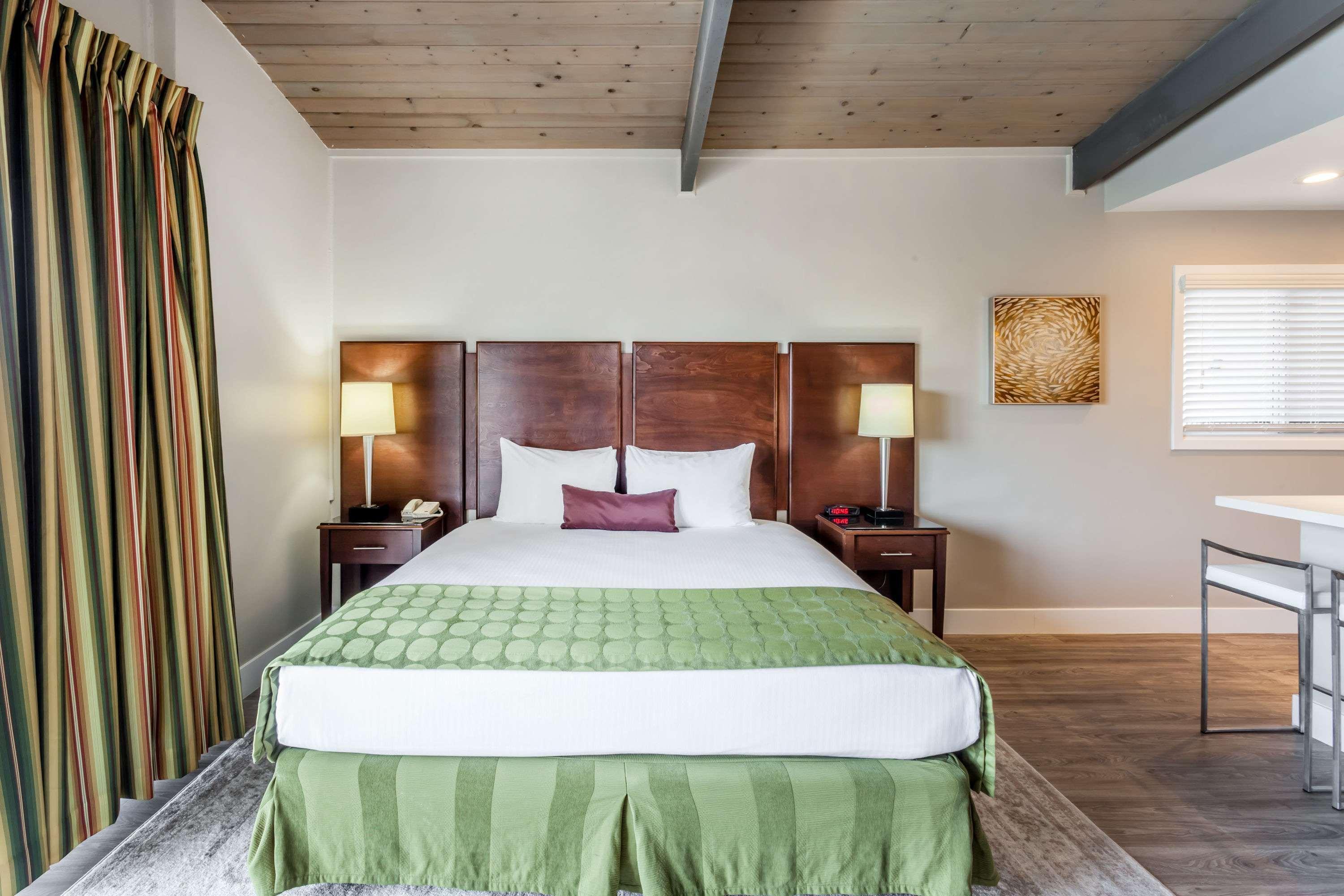 Ramada By Wyndham North & Conference Center