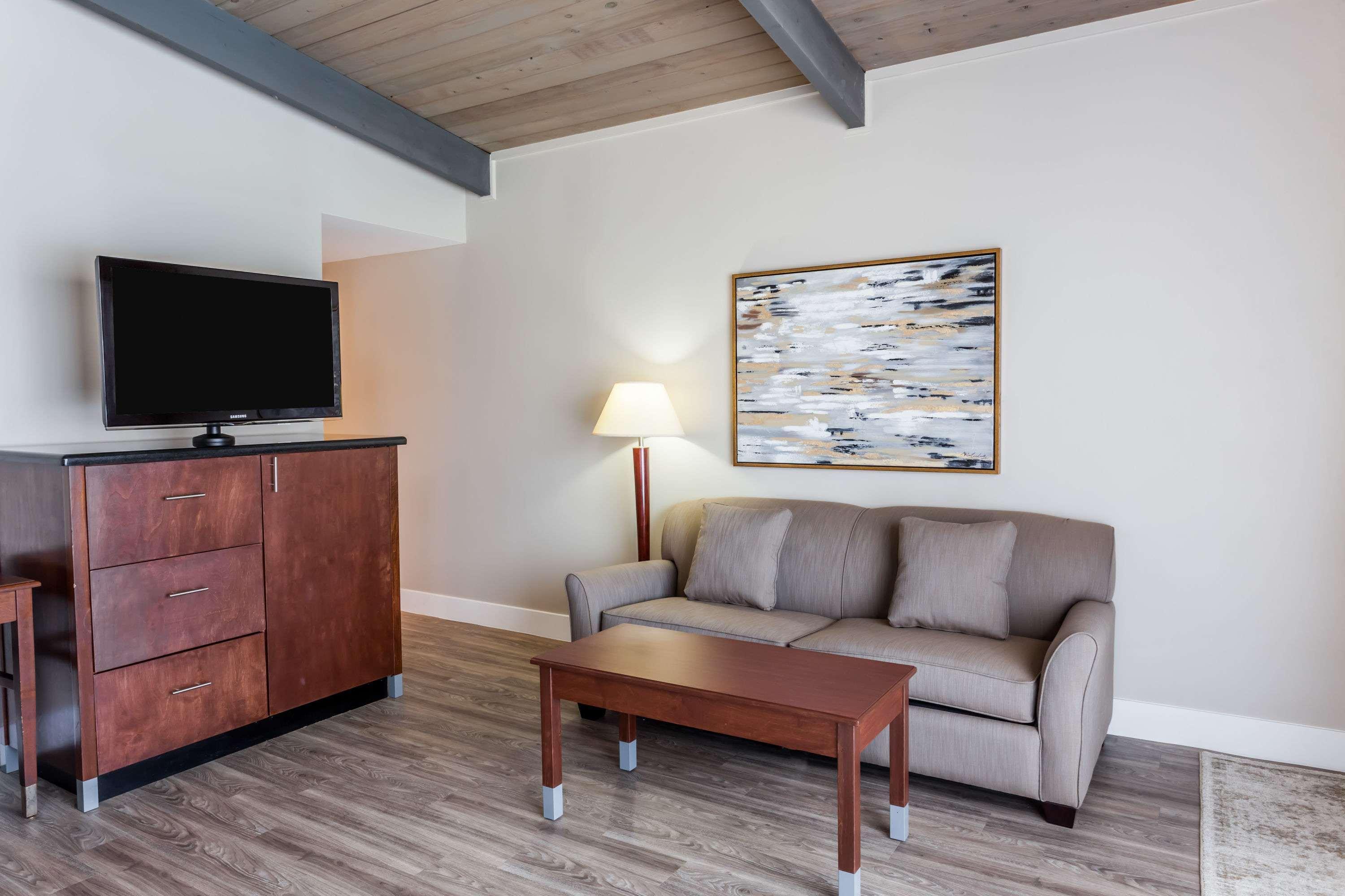 Ramada By Wyndham North & Conference Center Hotel 3*