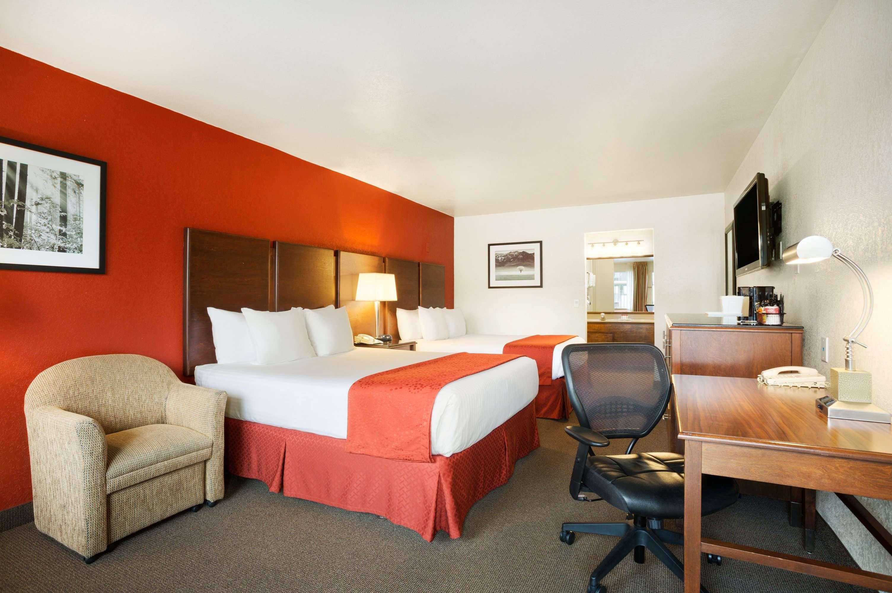 Hotel Ramada By Wyndham North & Conference Center 3*