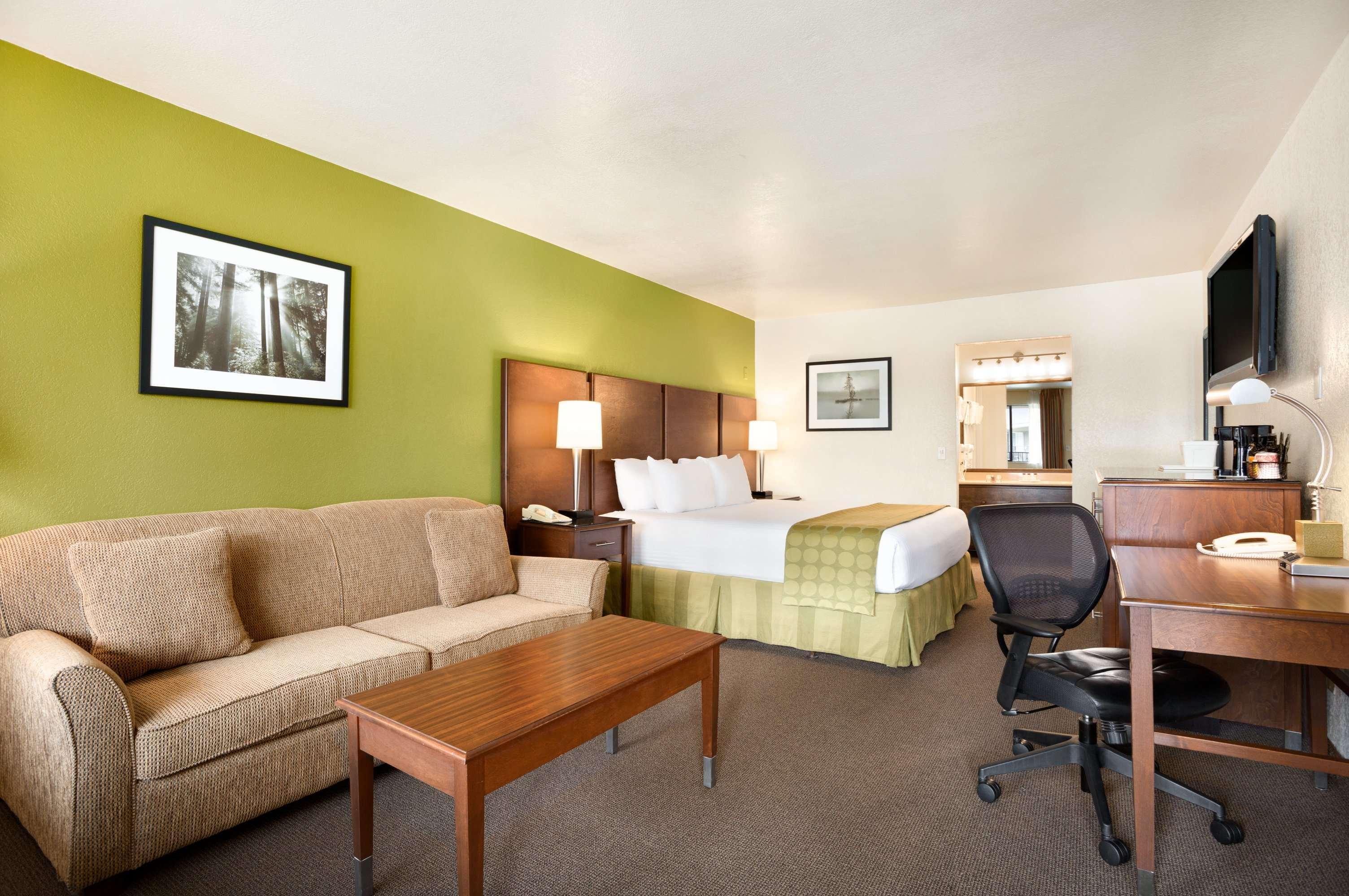 Ramada By Wyndham North & Conference Center Hotel San Diego