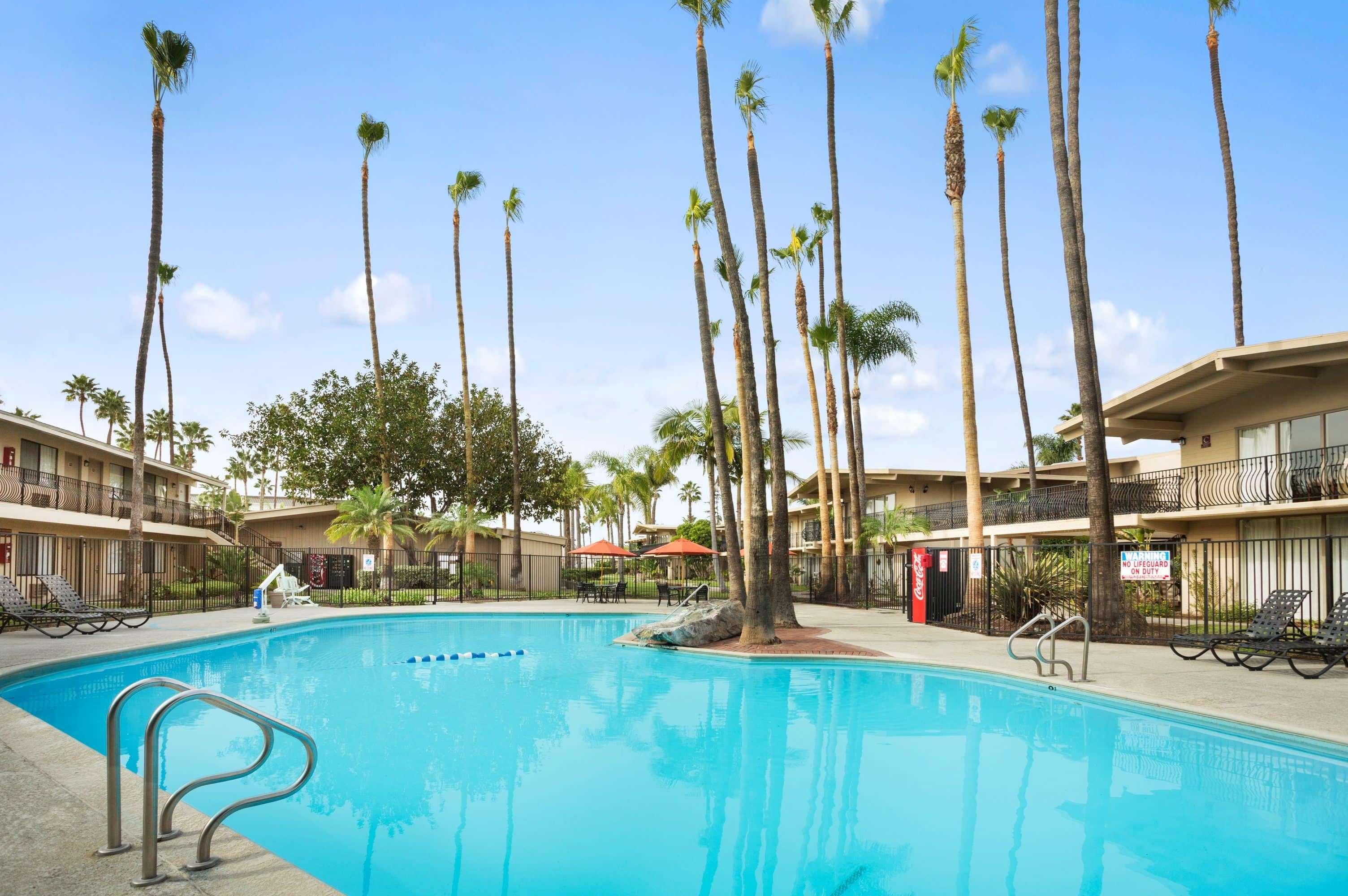 Ramada By Wyndham North & Conference Center Hotel 3*