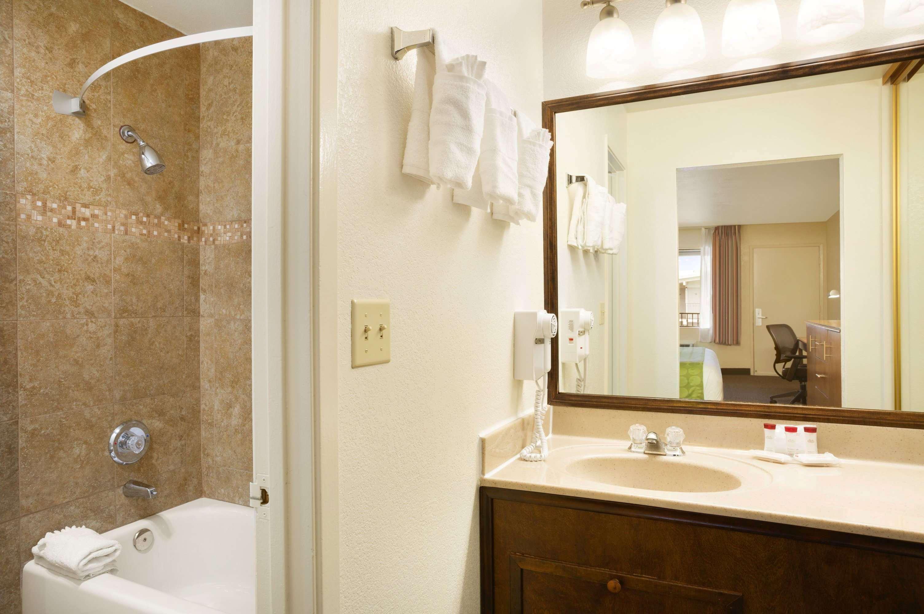Hotel Ramada By Wyndham North & Conference Center 3*