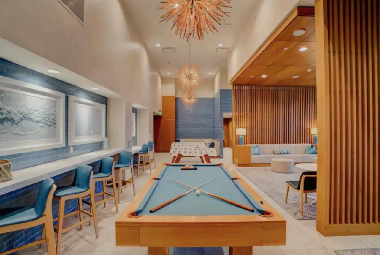 Luxury Designer With Rooftop Pool, Gym