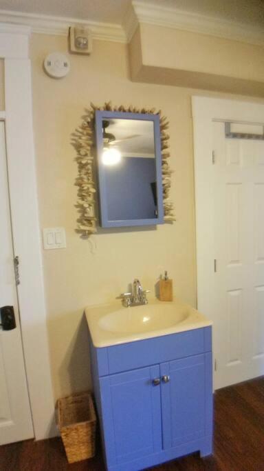 Artistic Paradise Studio With Balcony Near Downtown San Diego! Perfect For Travelers And Couples! *