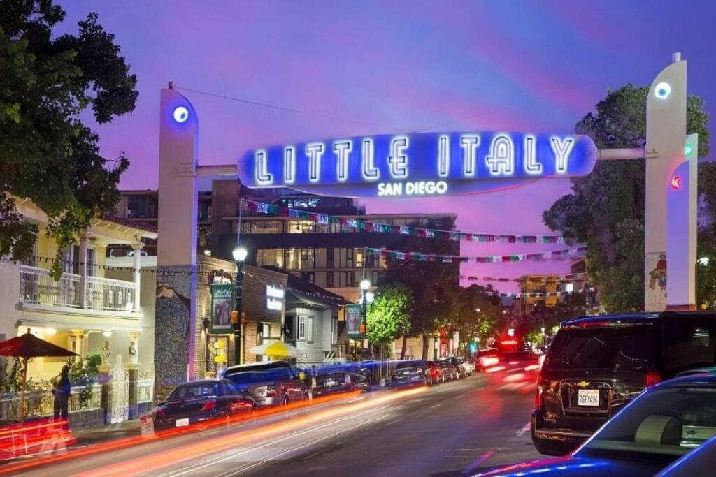 Love-themed Studio For Two Downtown! Perfect To Experience The City! Apartment San Diego
