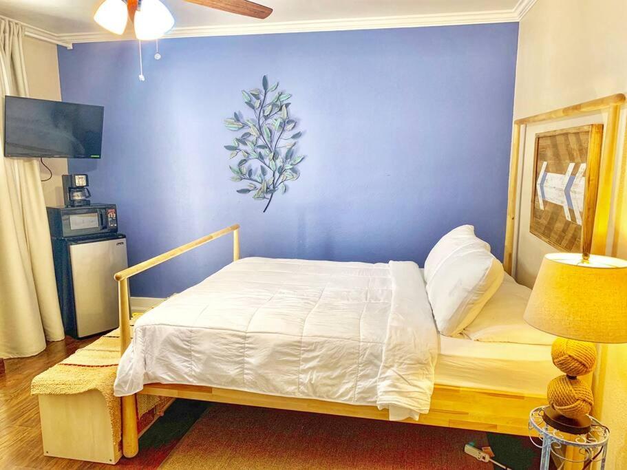 Artistic Paradise Studio With Balcony Near Downtown San Diego! Perfect For Travelers And Couples! Apartment *