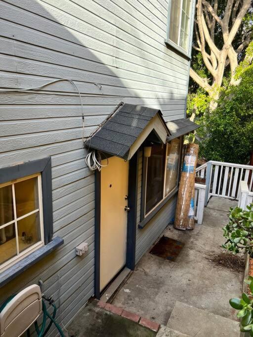 Holiday home Lower Duplex, Huge Yard, Fenced *